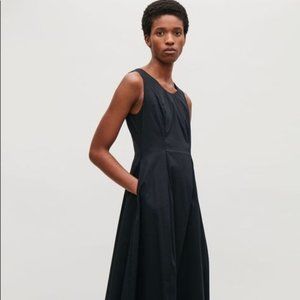Cos flared sleeveless dress in Navy Size L NWT
